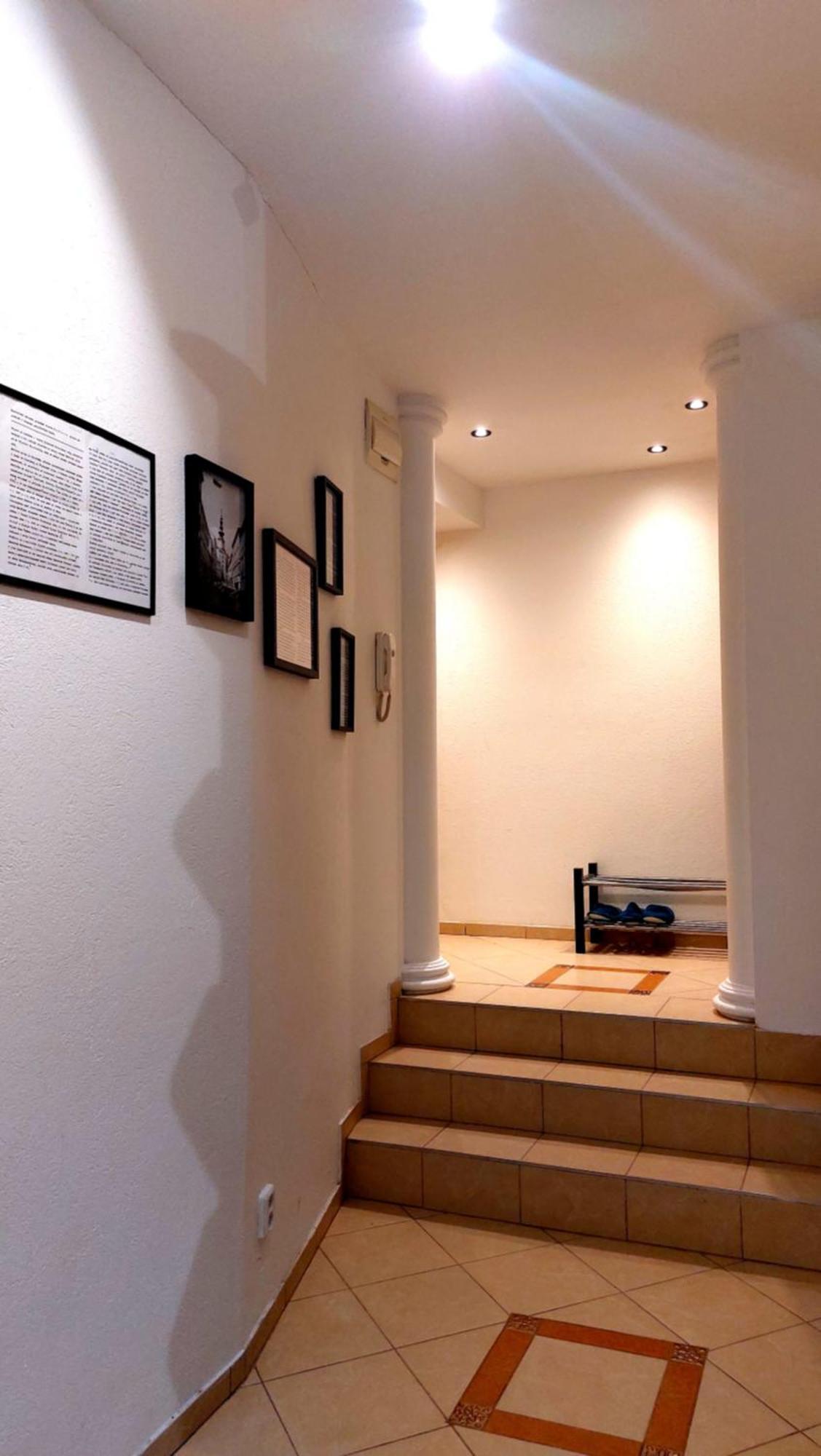 Michael'S Gate Large Apartment In A 15Th-Century Building, Old Town Bratislava Exterior foto