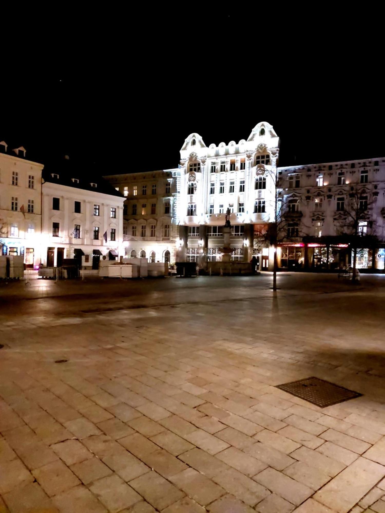 Michael'S Gate Large Apartment In A 15Th-Century Building, Old Town Bratislava Exterior foto